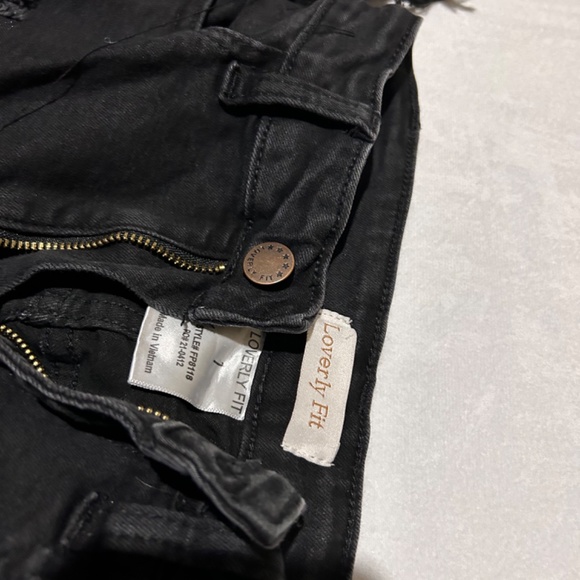 NEW BLACK DENIM DISTRESSED JEANS - Picture 3 of 9
